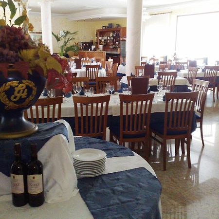 Hotel Ristorante Cordial Комизо Екстериор снимка