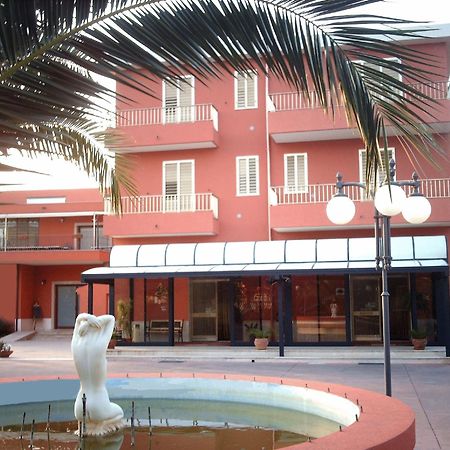 Hotel Ristorante Cordial Комизо Екстериор снимка