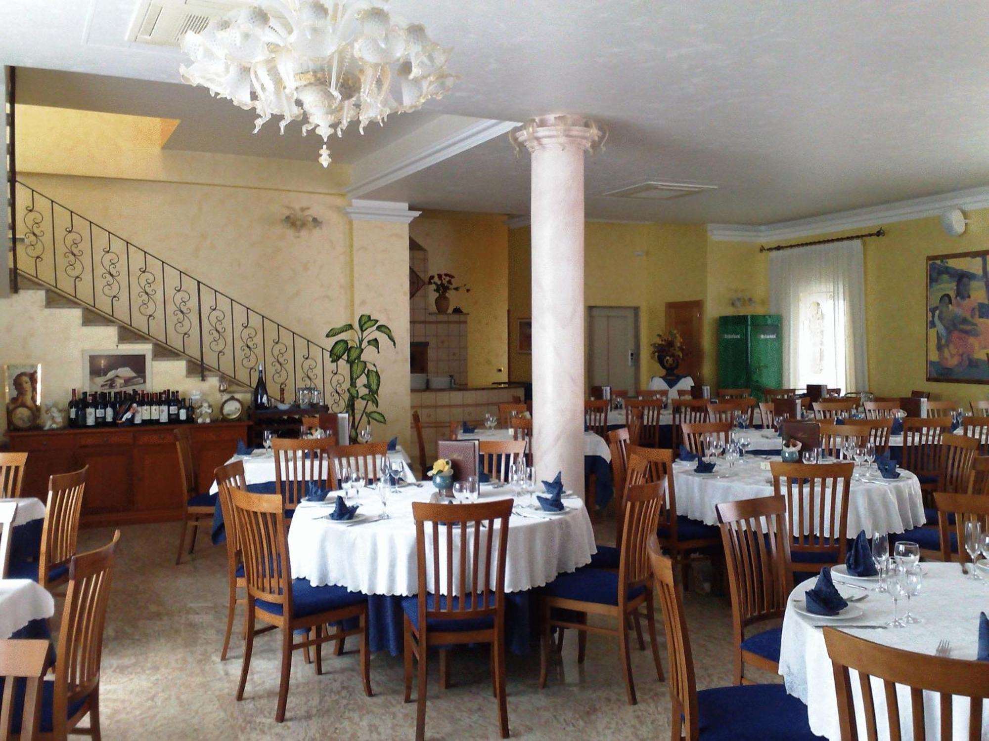 Hotel Ristorante Cordial Комизо Екстериор снимка