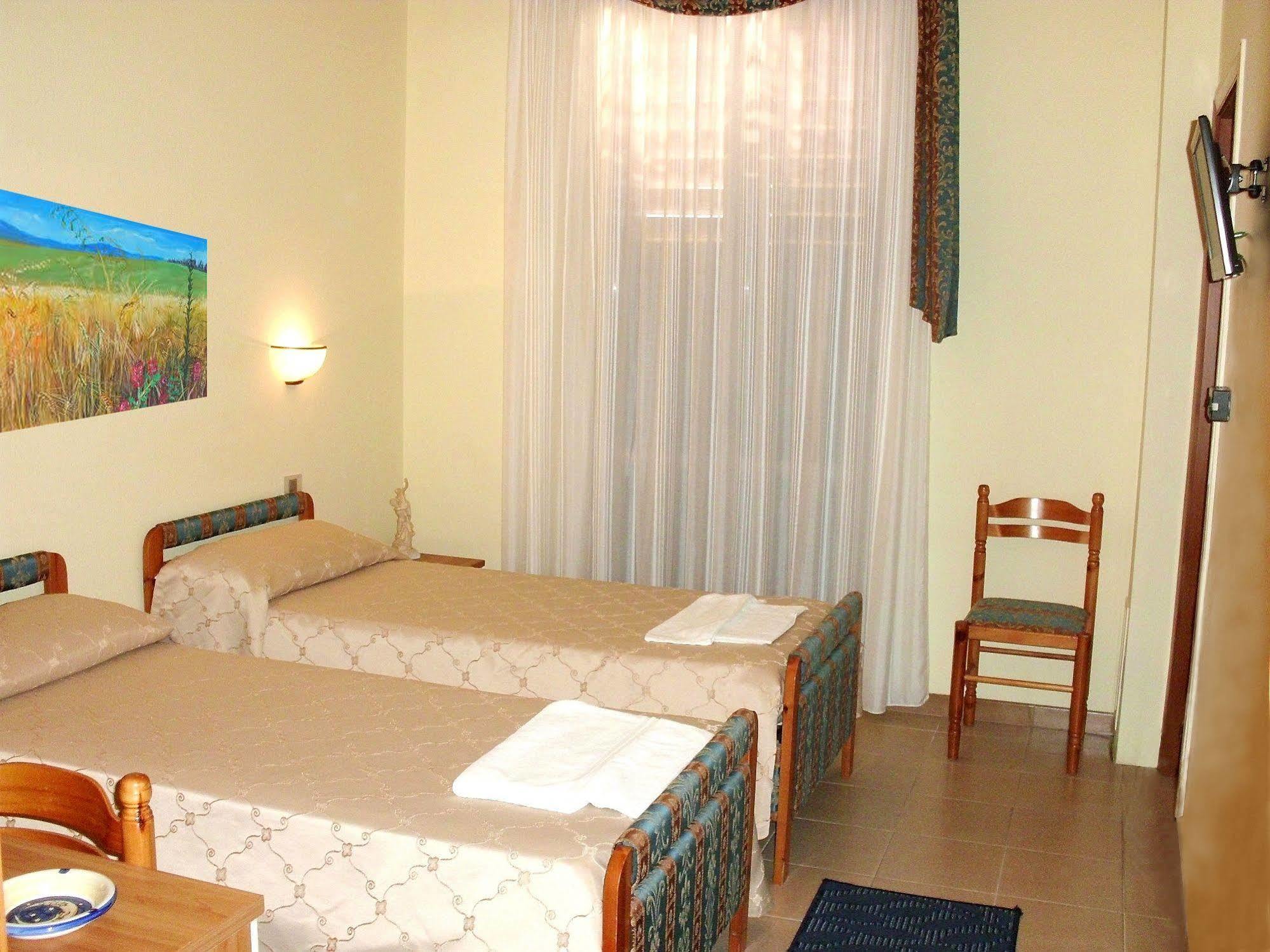 Hotel Ristorante Cordial Комизо Екстериор снимка