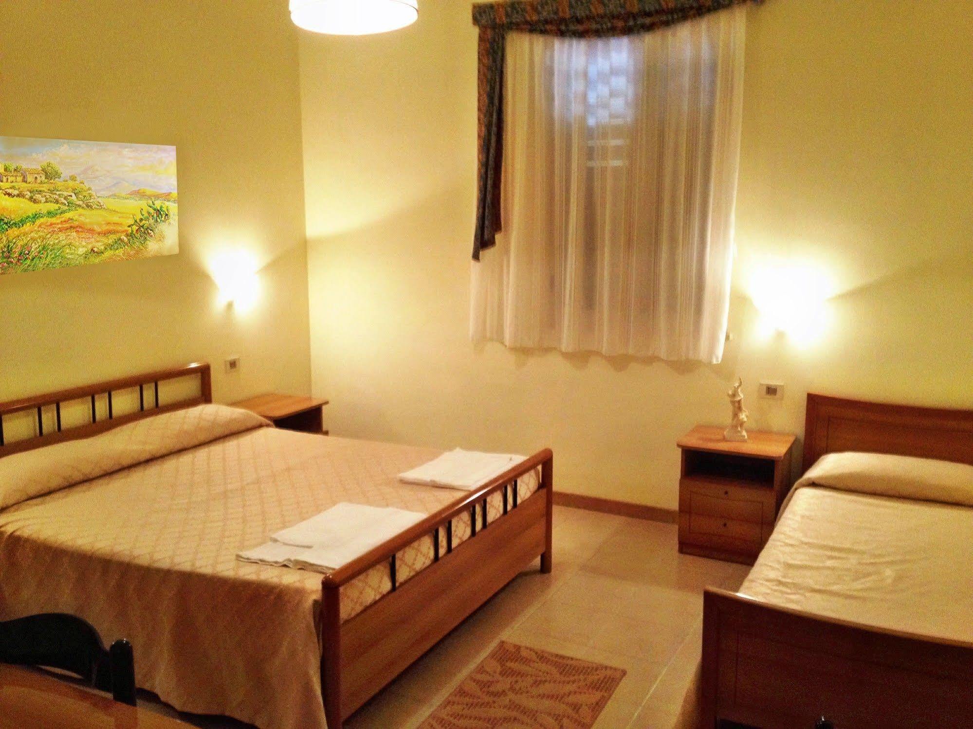Hotel Ristorante Cordial Комизо Екстериор снимка